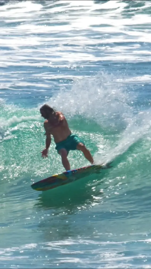 Planche de surf The Kid personnalisée par Rémi Bertoche