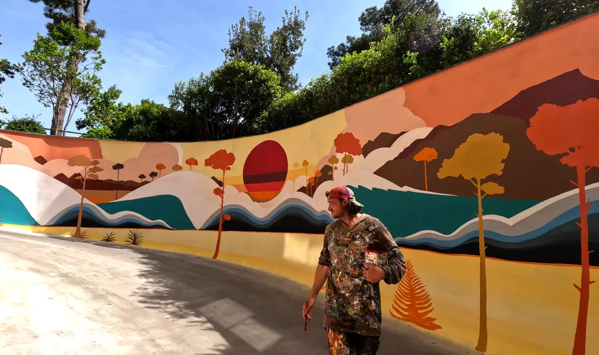 Rémi Bertoche beside the immersive mural at Villa S